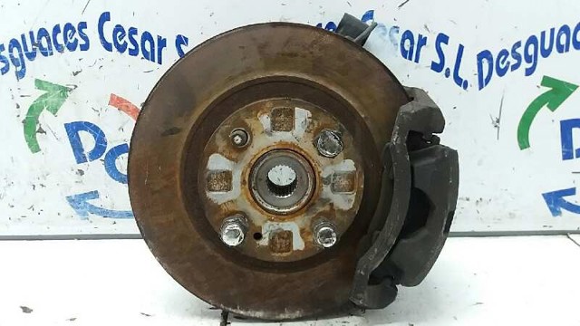 MAZDA B25D33021B Цапфа (поворотный кулак) передний правый в наличии Черновцы