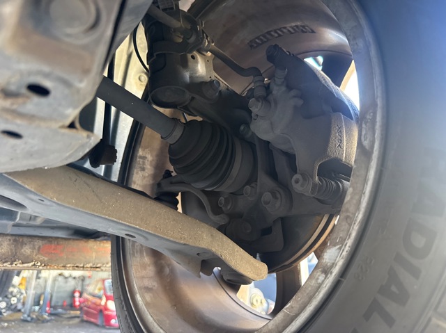 B4Y73399ZB MAZDA Суппорт тормозной передний левый купить в Львов