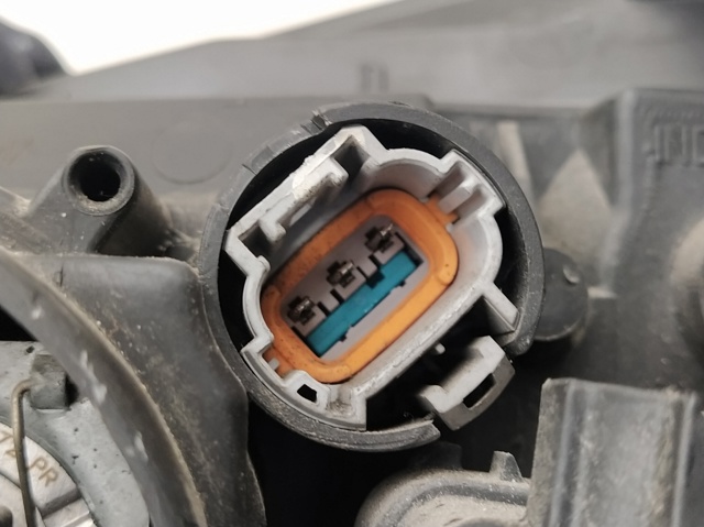 B601070J15 NISSAN Фара правая купить в Ирпень