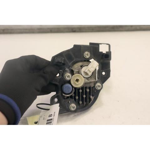 MAZDA B63B51684 Кронштейн крепления противотуманной фары правой в наличии Украина