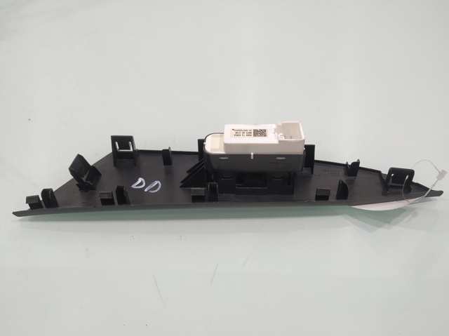MAZDA BBP366370B Кнопка включения мотора стеклоподъемника передняя правая в наличии Черновцы