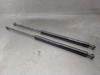 Amortecedor de tampa de porta-malas (de 3ª/5ª porta traseira) BHE780012 LAND ROVER