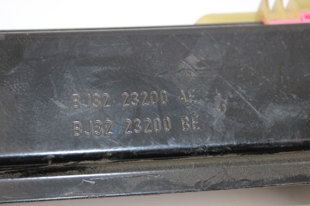 LAND ROVER BJ3223200AE в наличии Ровно