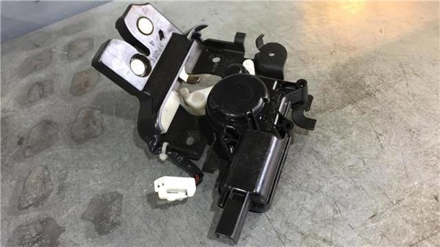 MAZDA BN8V56820 Замок багажника в наличии Львов