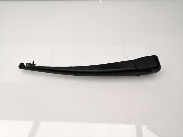 BP4K67421 MAZDA Рычаг-поводок стеклоочистителя заднего стекла купить в Черкассы