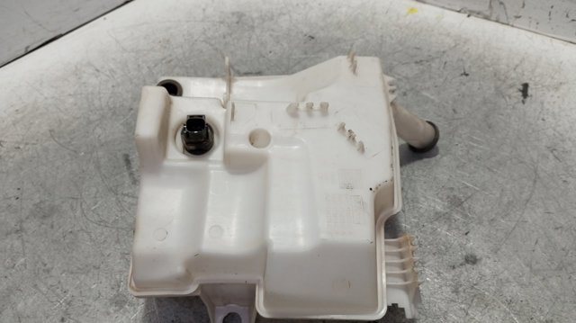 FORD BV6117B613C Бачок омывателя стекла в наличии Полтава