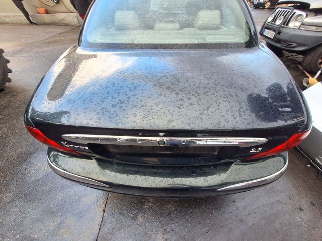 Tampa de porta-malas Jaguar X-type CF1