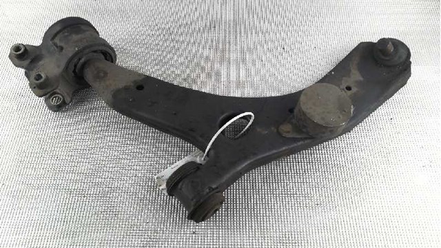 Braço oscilante inferior esquerdo de suspensão dianteira C51334350 MAZDA