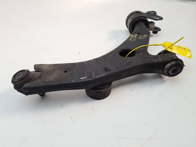 Braço oscilante inferior esquerdo de suspensão dianteira CC3034350E MAZDA