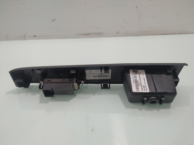 MAZDA CC3366370A Кнопочный блок управления стеклоподъемником передний правый в наличии Днепр