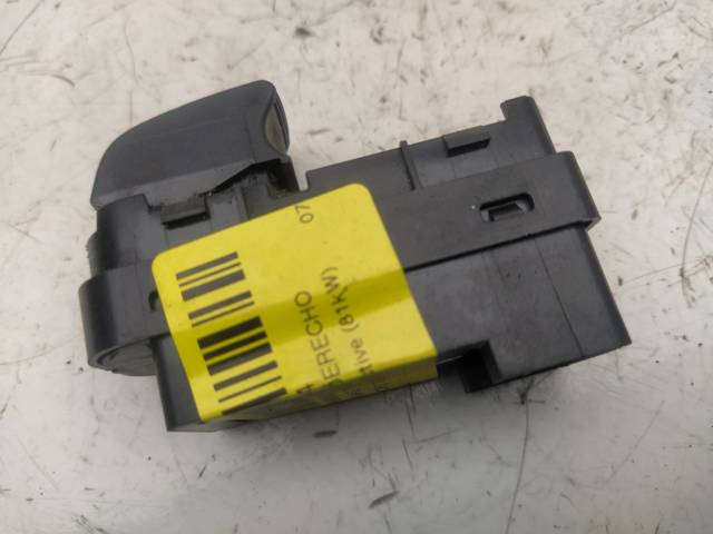 MAZDA CC3366380A Кнопка включения мотора стеклоподъемника задняя правая в наличии Павлоград