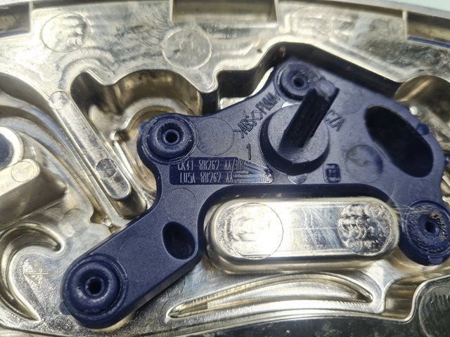 FORD CK418B262AA Эмблема решетки радиатора в наличии Ровно