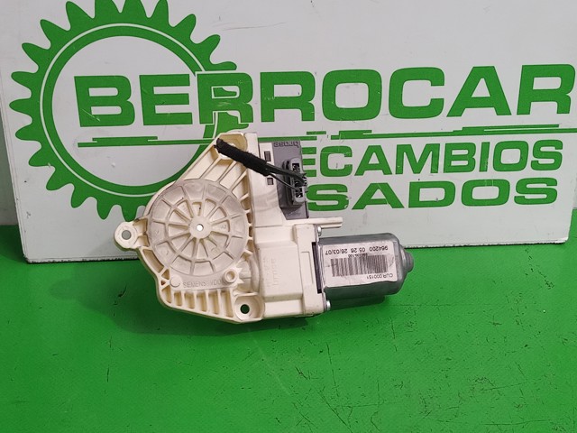 Motor de acionamento de vidro da porta dianteira esquerda CUR000151 Land Rover