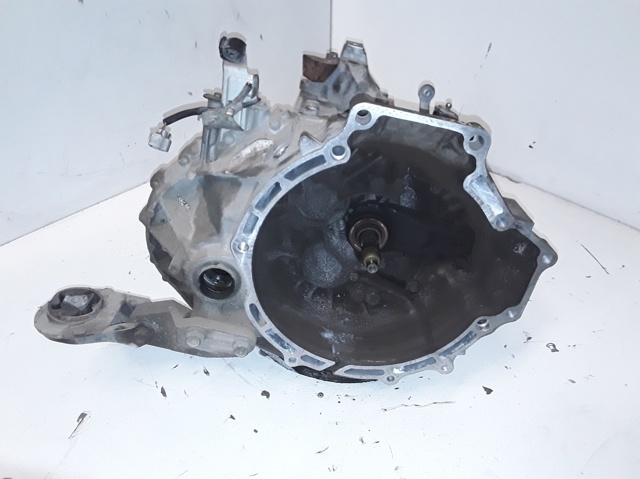 MAZDA D2C4B КПП в сборе (механическая коробка передач) в наличии Одесса
