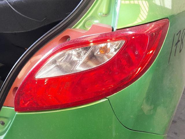 MAZDA D65151150M Фонарь задний правый в наличии Киев