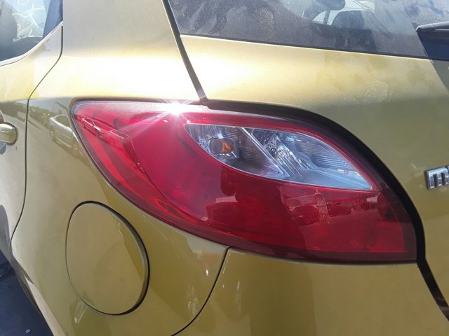 Lanterna traseira esquerda para Mazda 2 1.4 MZR-CD F6JC D65151160G