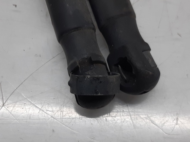 MAZDA D65162620 Амортизатор крышки багажника (двери 3/5-й задней) в наличии Ровно