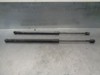 Amortecedor de tampa de porta-malas (de 3ª/5ª porta traseira) D65162620 MAZDA
