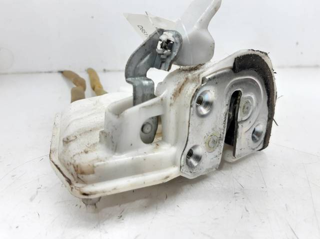 MAZDA D65173310D Замок двери задней левой в наличии Львов