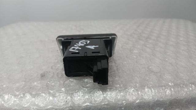 DA6A664H0 Кнопка включения аварийного сигнала купить Винница