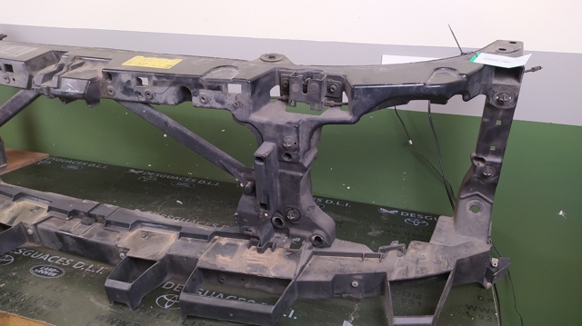 DPN500041 LAND ROVER Кронштейн бампера переднего правый купить в Николаев