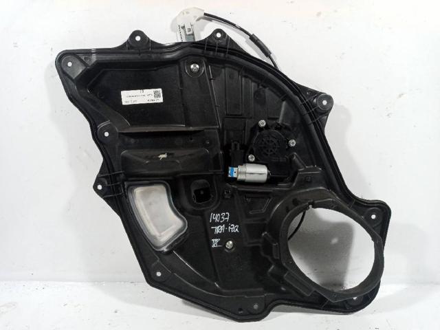 MAZDA EG217397XF Накладка двери задней левой в наличии Тернополь