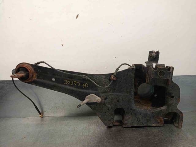 MAZDA EH4628200 Цапфа задняя правая в наличии Ужгород