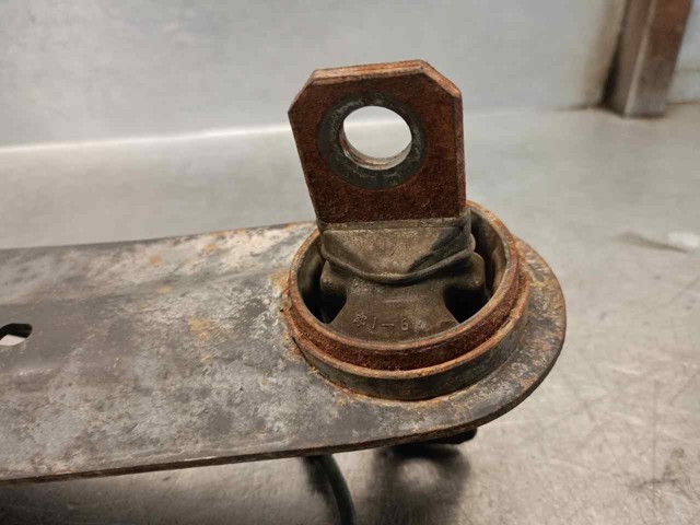 EH4628200 MAZDA Цапфа задняя правая купить в Сумы
