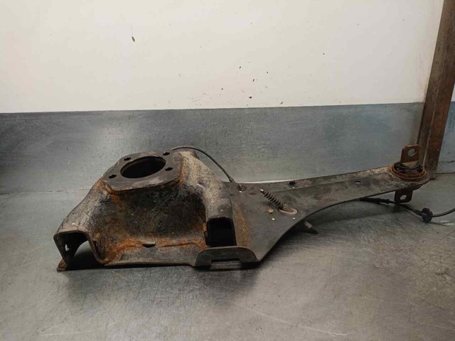 MAZDA EH4628200 Цапфа (поворотный кулак) задний правый в наличии Харьков