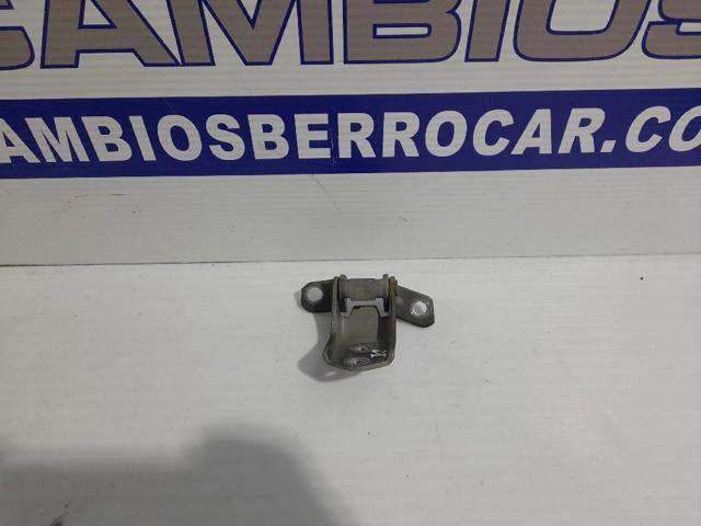 MAZDA F15159210 Петля двери передней в наличии Винница