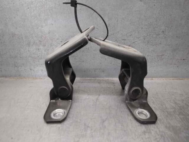 MAZDA F15159210B Петля двери передней правой в наличии Ужгород
