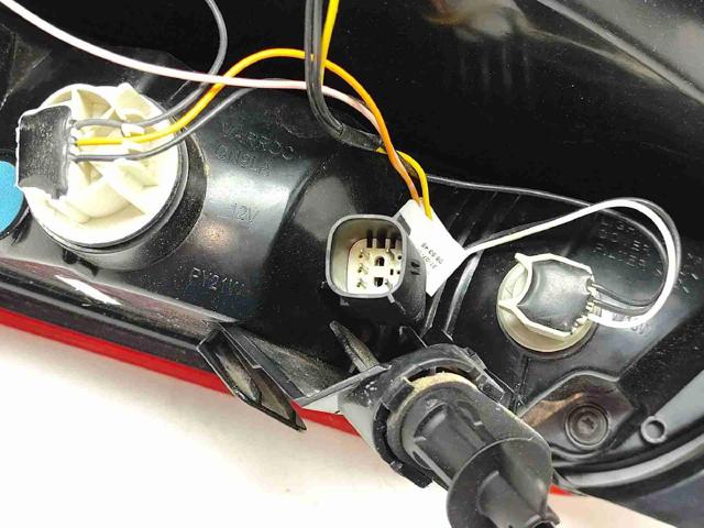F1EB13404CF FORD Задний фонарь купить в Ужгород