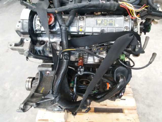 F3R722 RENAULT Двигатель купить в Львов