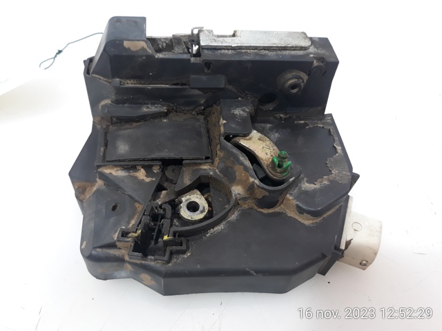 Fecho da porta traseira esquerda FQM500130 Land Rover