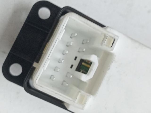 GDK466370A Кнопка стеклоподъемника передняя купить Ужгород