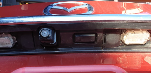 Moldura de tampa de porta-malas GHK150852 Mazda