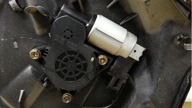 Mecanismo de acionamento de vidro da porta dianteira direita GJ6A58590G MAZDA