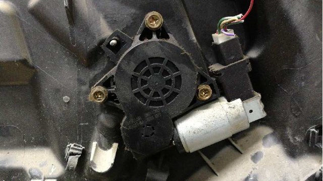 Mecanismo de acionamento de vidro da porta dianteira esquerda GJ6A59590G MAZDA