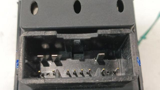 FIAT K68139806AB Кнопочный блок управления стеклоподъемником передний левый в наличии Винница