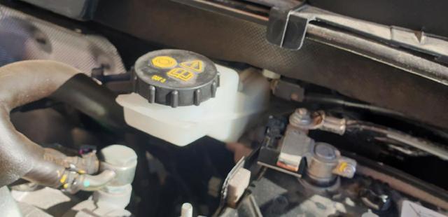 Cilindro mestre do freio KDY44340ZA MAZDA