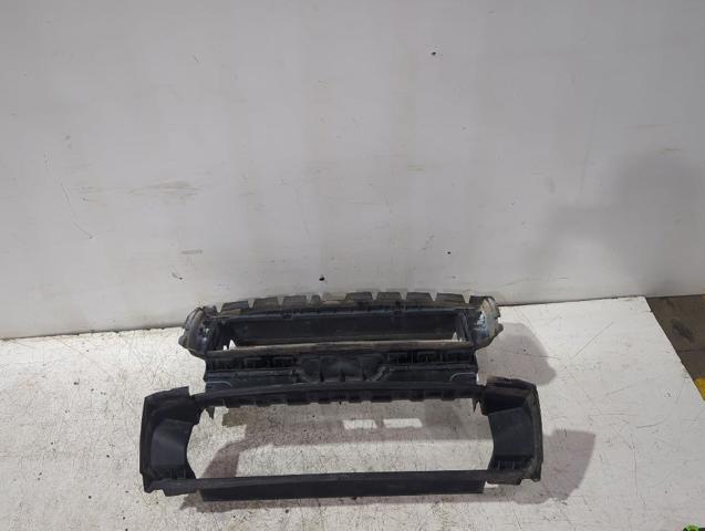 LR000886 LAND ROVER Дефлектор радиатора купить в Ирпень