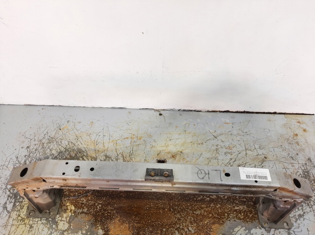 Reforçador do pára-choque dianteiro LR005532 Land Rover