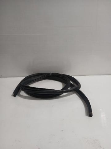 LR006532 Уплотнитель двери задней (на двери) купить Николаев