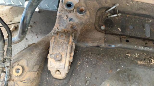 LR011835 LAND ROVER Нижняя опора двигателя купить в Одесса