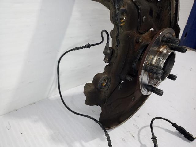 LR014142 LAND ROVER Цапфа (поворотный кулак) передний левый купить в Чернигов