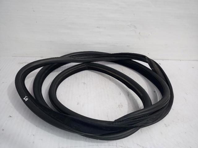 LR015154 LAND ROVER Уплотнитель двери передней (на двери) купить в Киев
