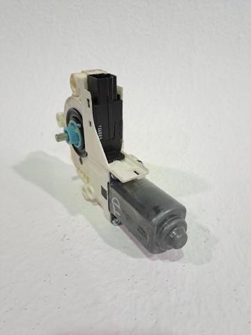 LR016352 LAND ROVER Мотор стеклоподъемника двери задней правой купить в Черновцы