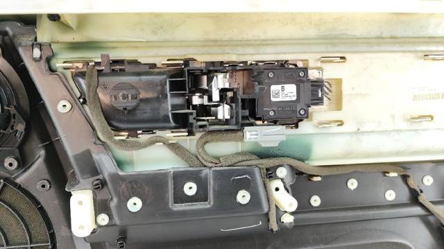 LAND ROVER LR016878 Обшивка (облицовка) внутренняя двери передней левой в наличии Черновцы