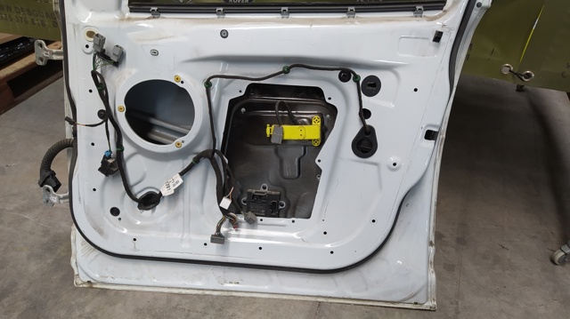 LAND ROVER LR023160 Дверь передняя правая в наличии Запорожье