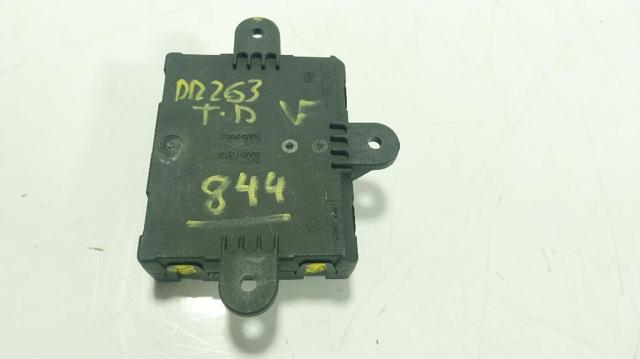 LR023340 LAND ROVER Блок комфорта задней двери купить в Полтава